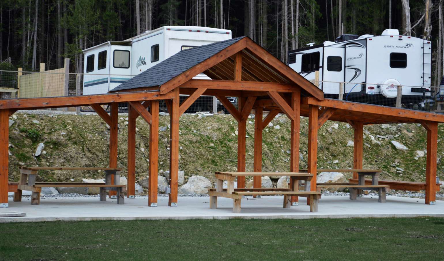 Covered picnic area at rv park